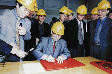 2002年4月3日，時任浙江省省長柴松岳視察景興工業(yè)園