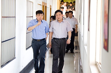 2012年7月5日，時任嘉興市委書記李衛(wèi)寧一行調(diào)研公司黨建工作