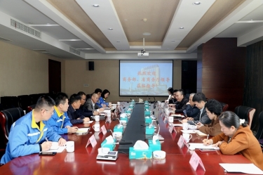 商務(wù)部駐杭特辦特派員劉福學(xué)攜浙江省商務(wù)廳黨組成員、總經(jīng)濟(jì)師朱軍一行蒞臨景興紙業(yè)考察調(diào)研